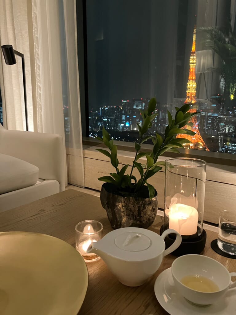 東京エディション虎ノ門AT白茶とタワー