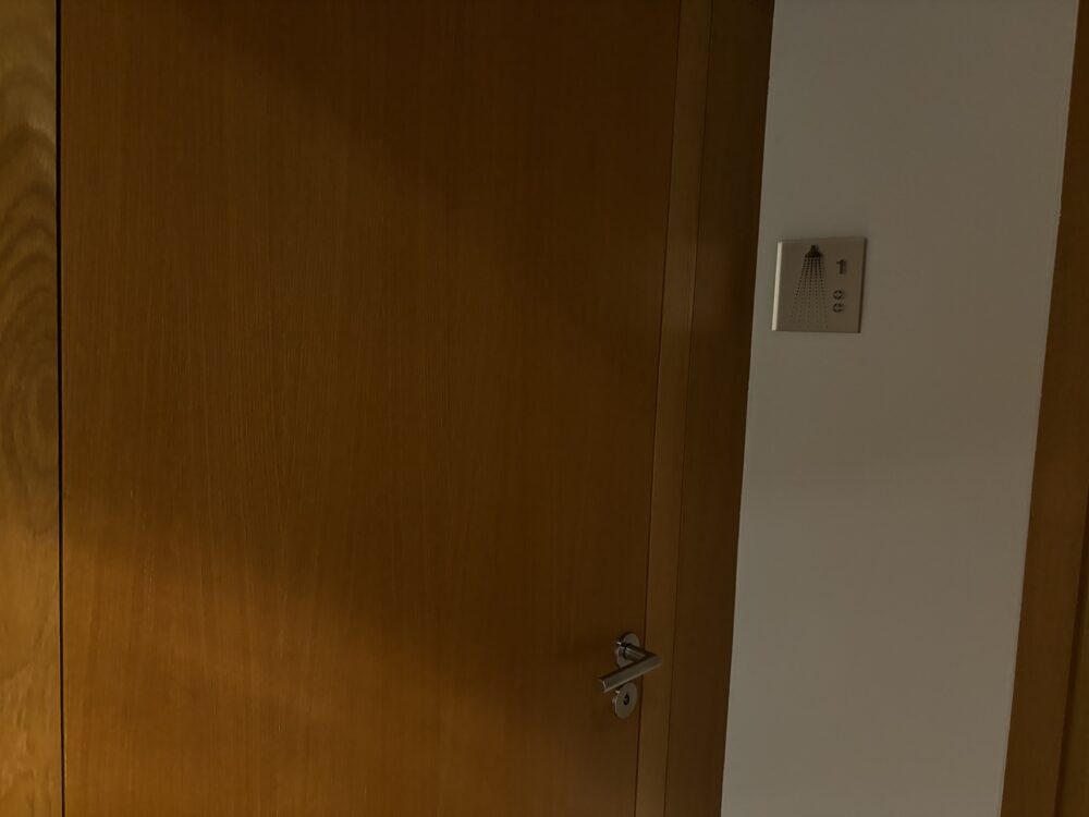 シャワールームドア