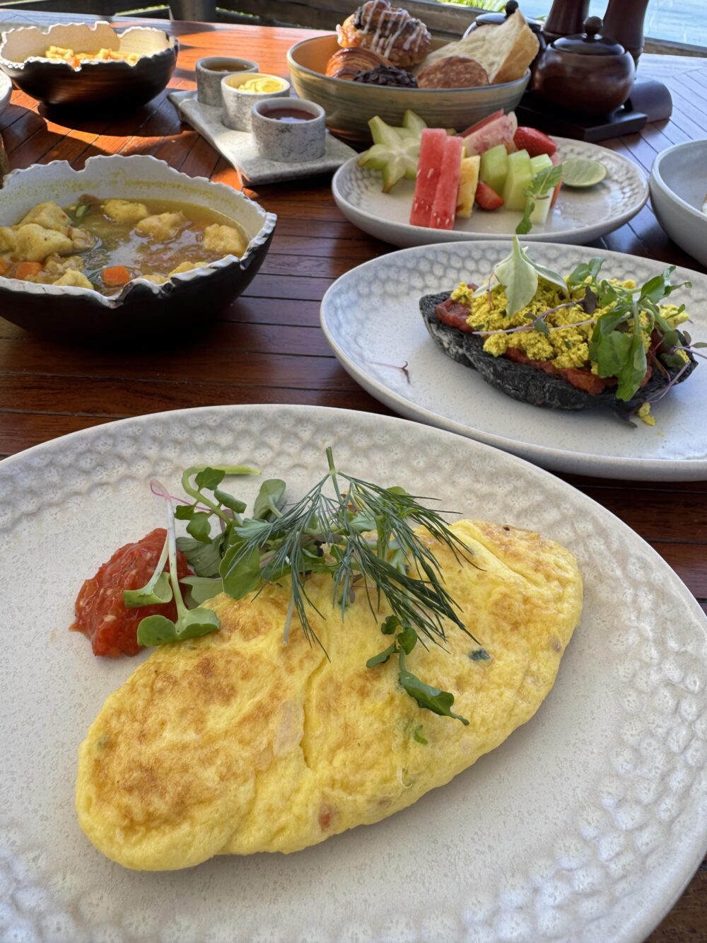 アリラーウルワツーレストランーシーアー朝食