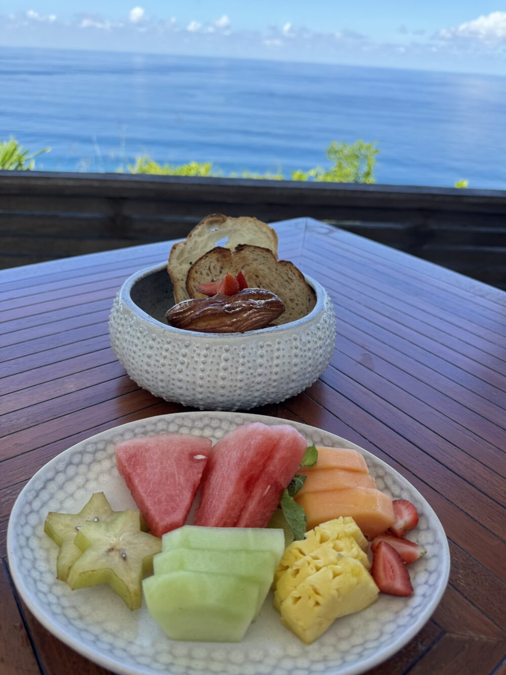 アリラーウルワツーレストランーシーアー朝食