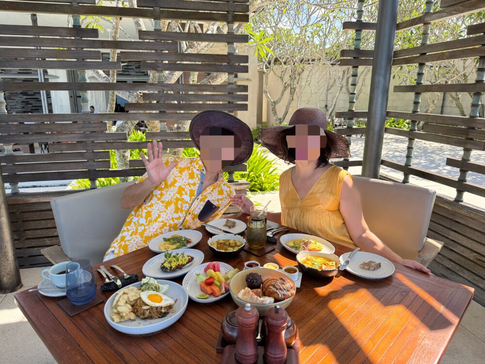 アリラーウルワツーレストランーシーアー朝食