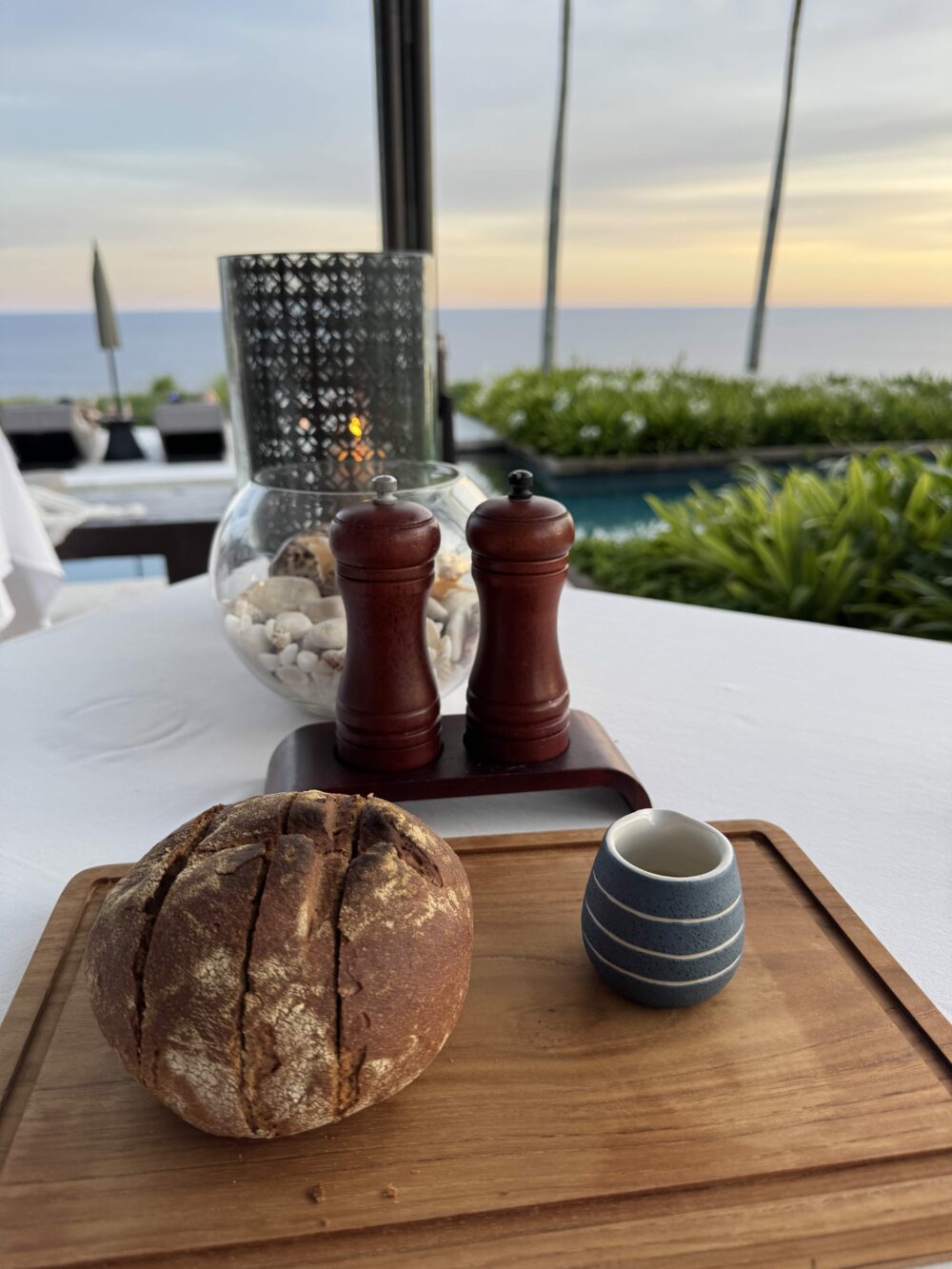 アリラーウルワツーレストランーシーアー夕食