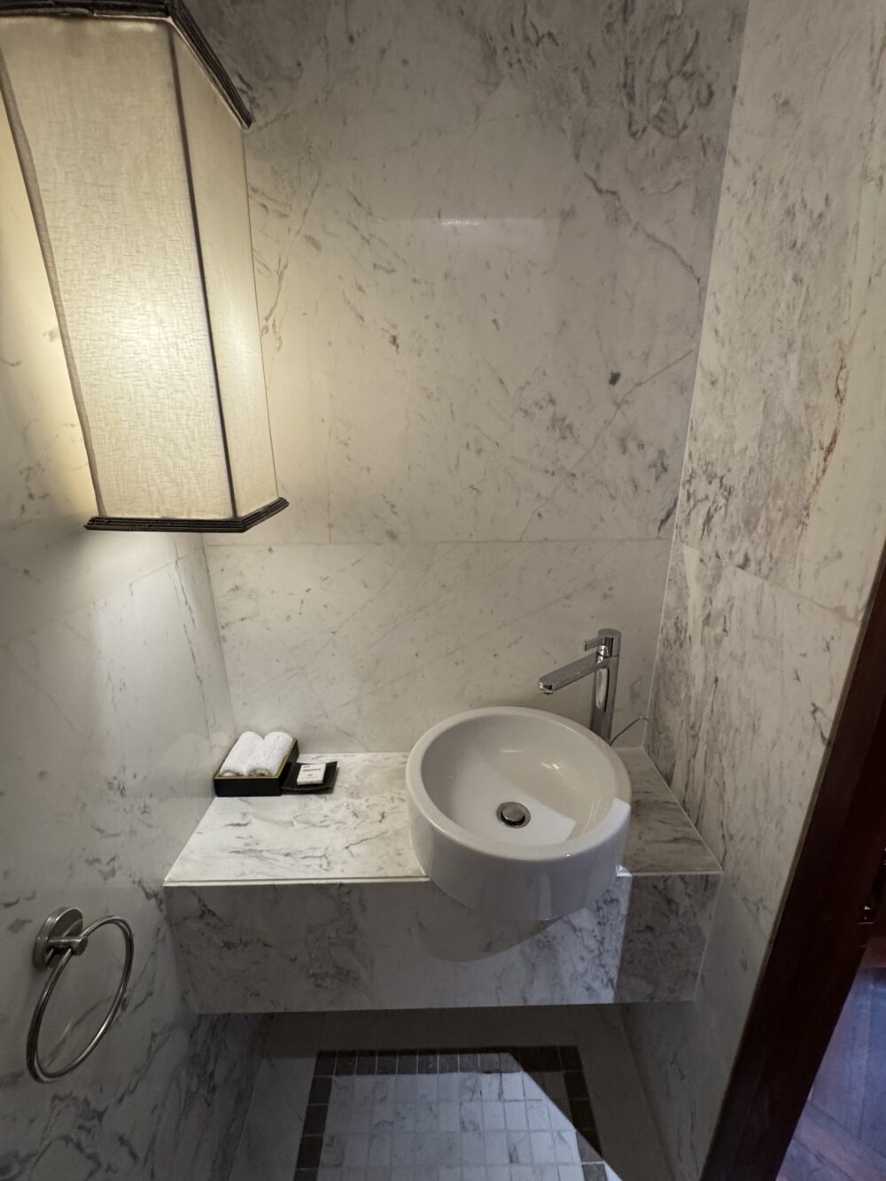 パークハイアットーシェムリアップーパークスイートーエントランスートイレ