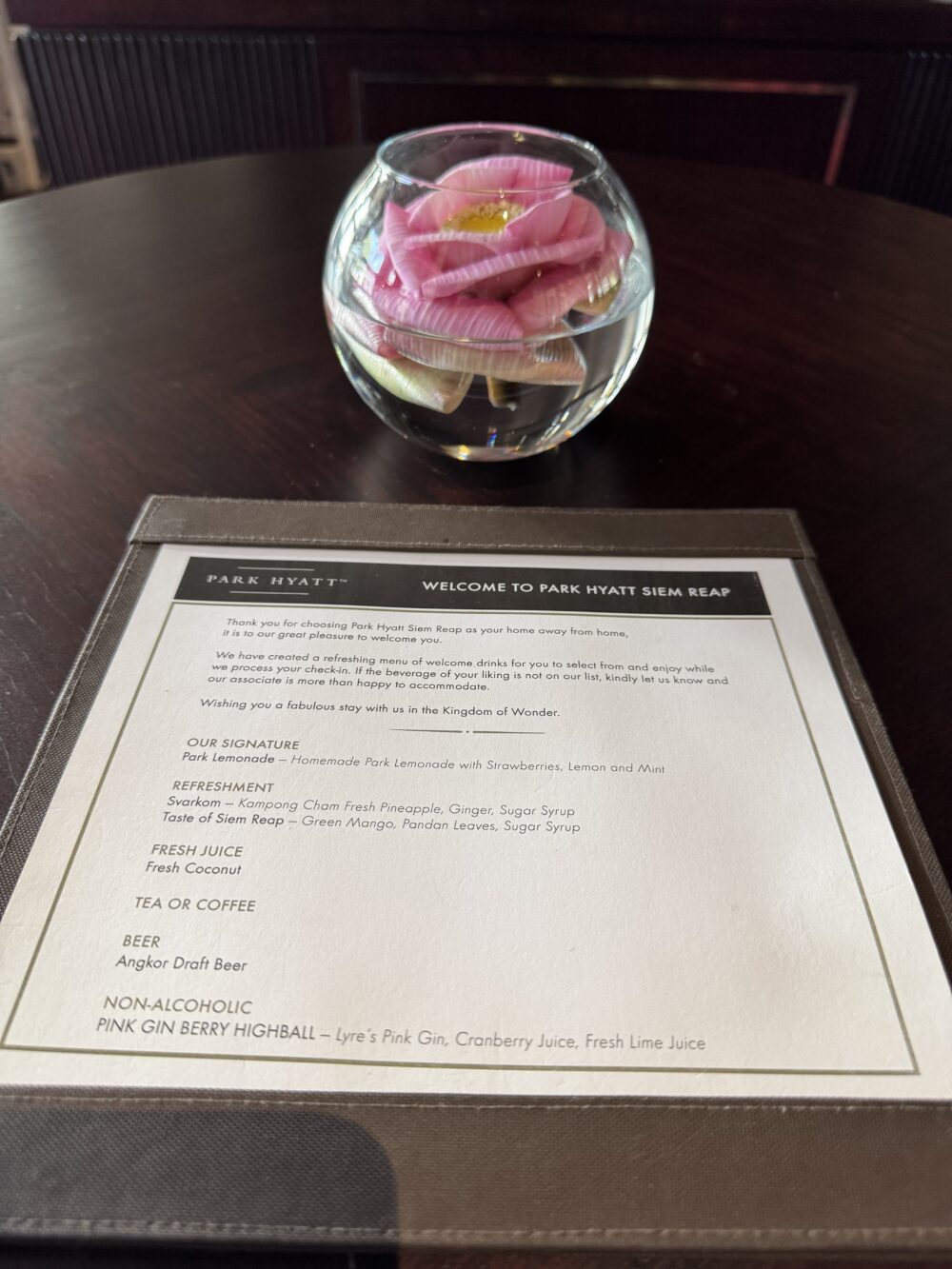 パークハイアットーシェムリアップーザ・リビングルームーチェックインーウェルカムドリンク