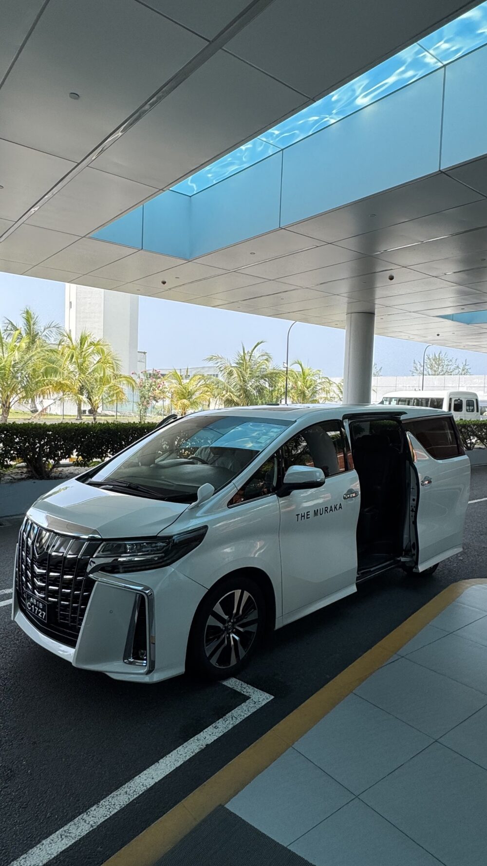 コンラッドーモルディブー送迎車
