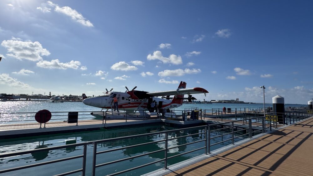 コンラッドーモルディブー水上飛行機
